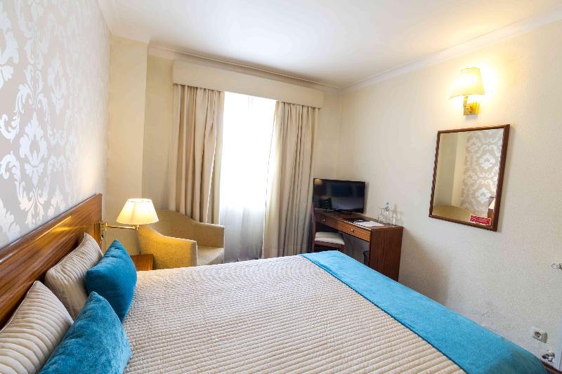 Hotel Eurosol Gouveia エクステリア 写真