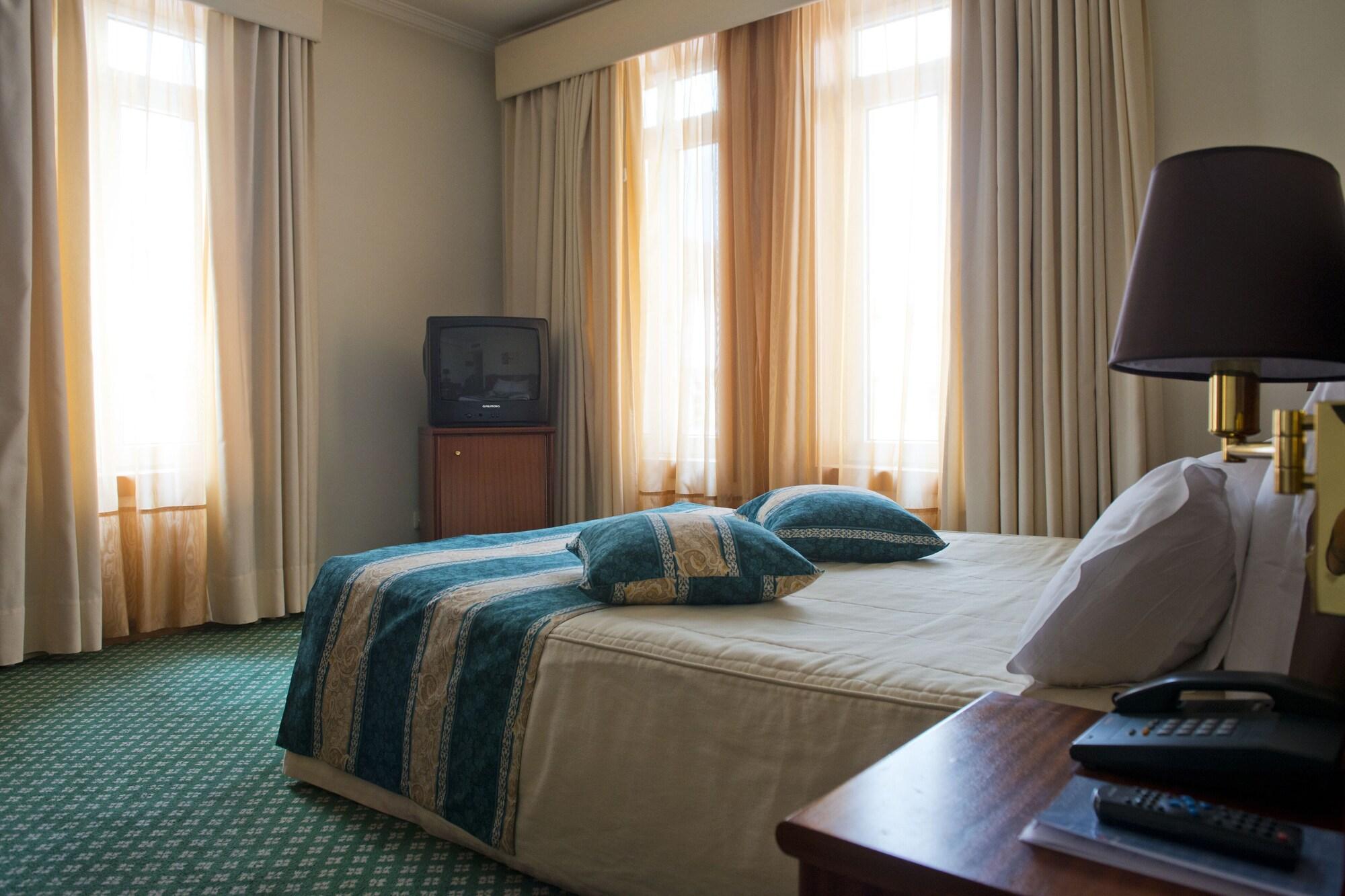 Hotel Eurosol Gouveia エクステリア 写真