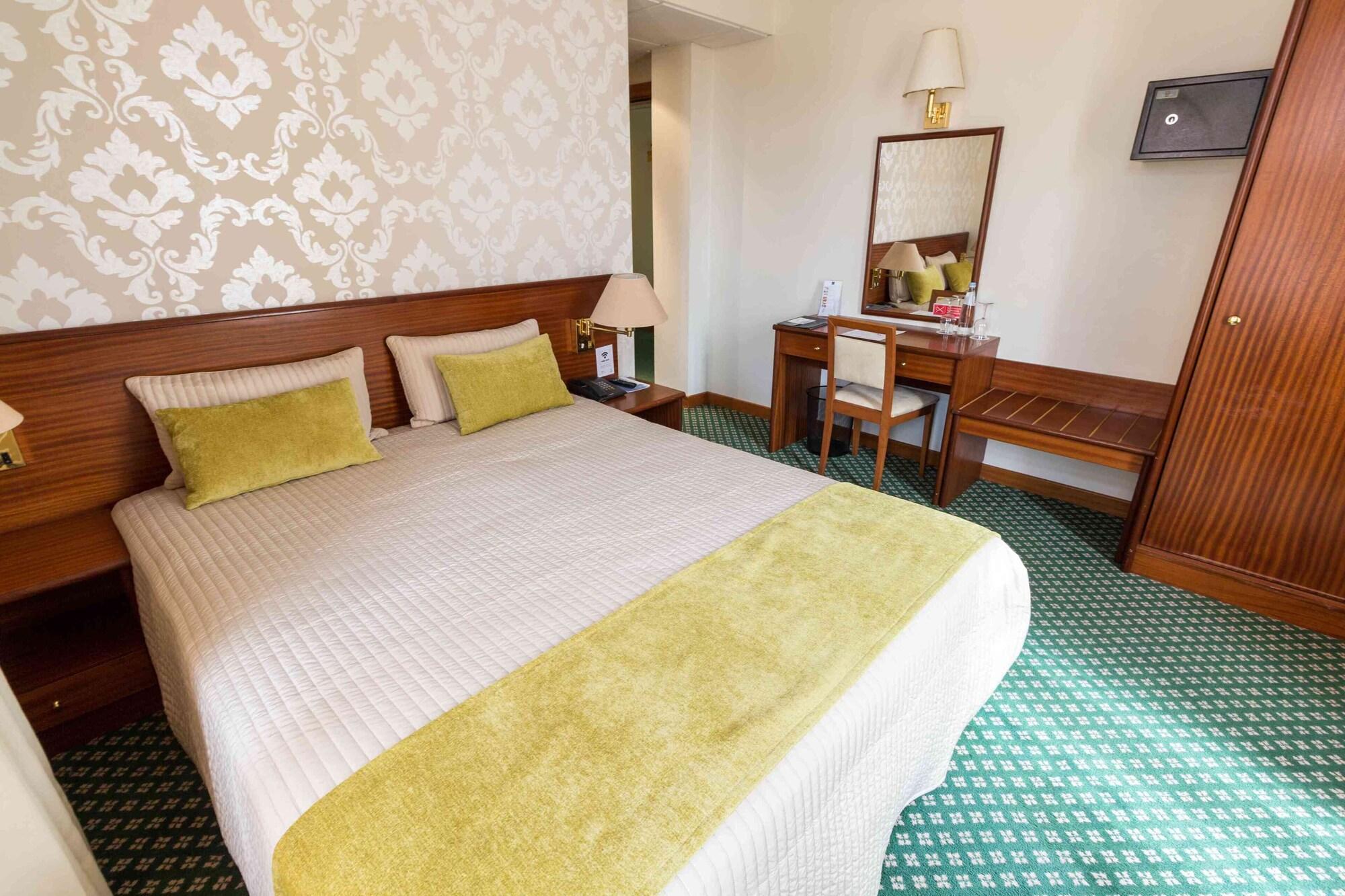 Hotel Eurosol Gouveia エクステリア 写真