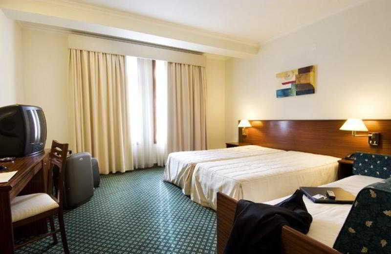 Hotel Eurosol Gouveia エクステリア 写真