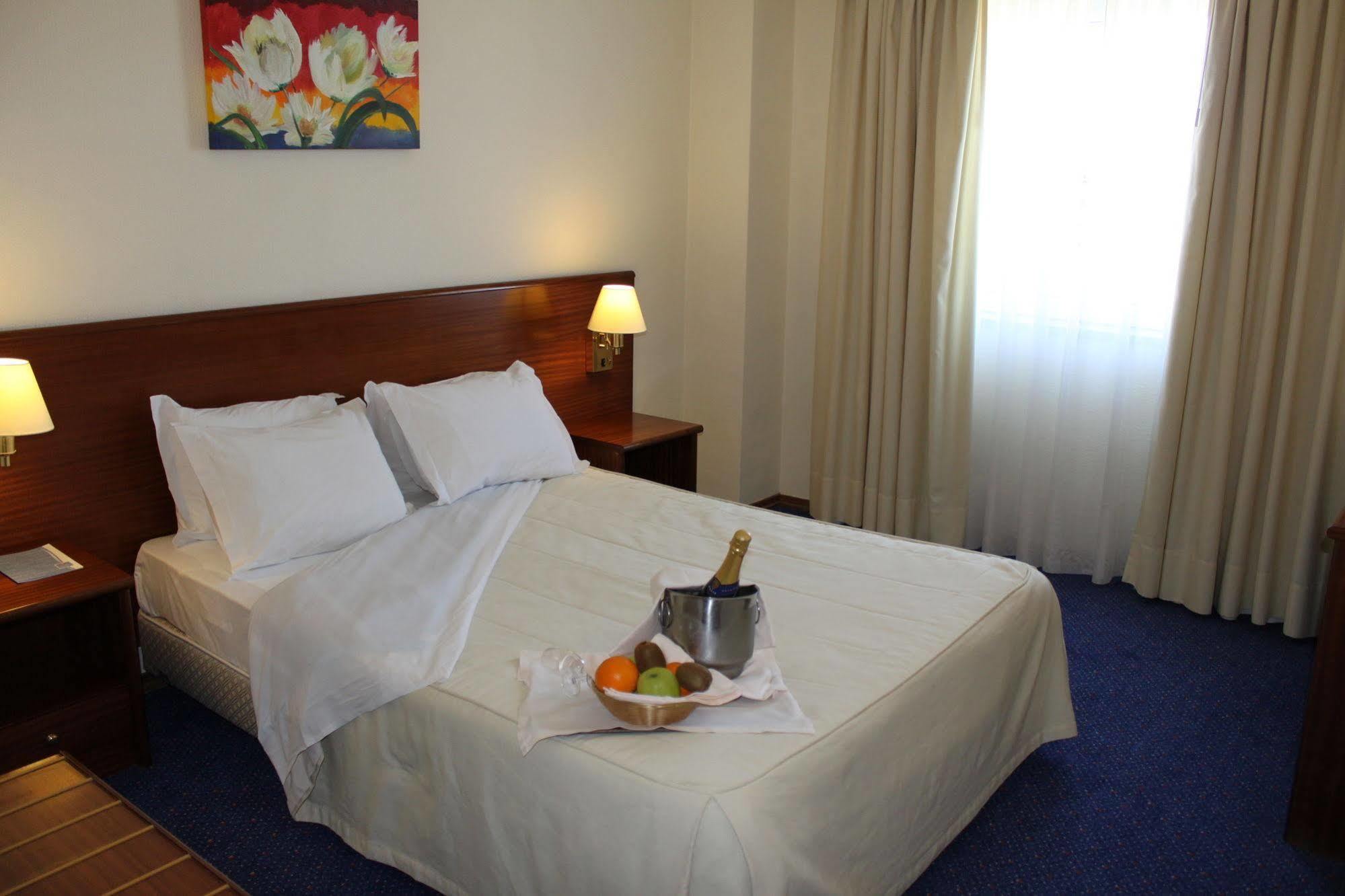 Hotel Eurosol Gouveia エクステリア 写真